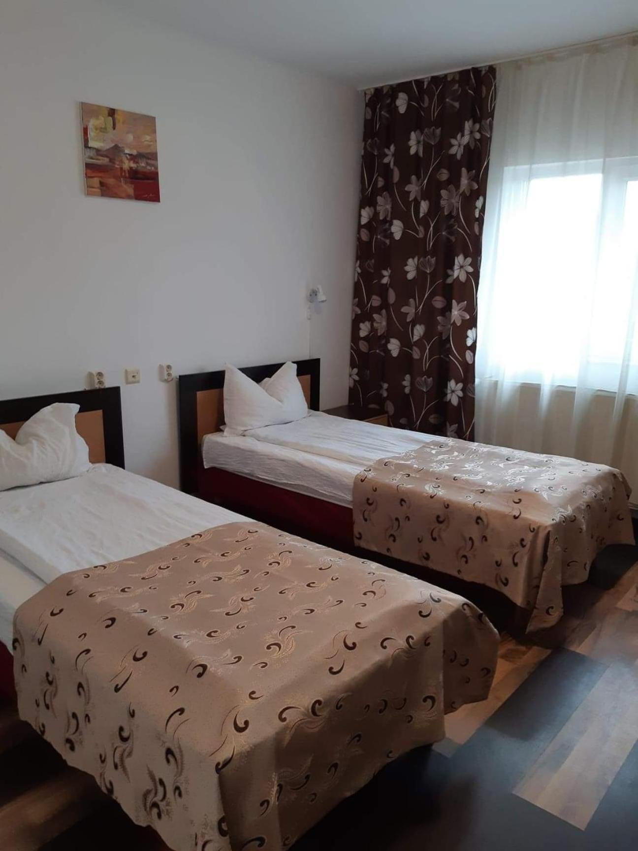 Hotel Mya Бистрица Экстерьер фото